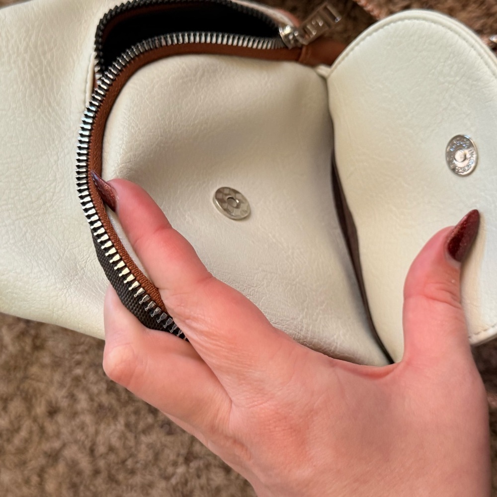 Chic Two-Tone Sling Bag - image 3